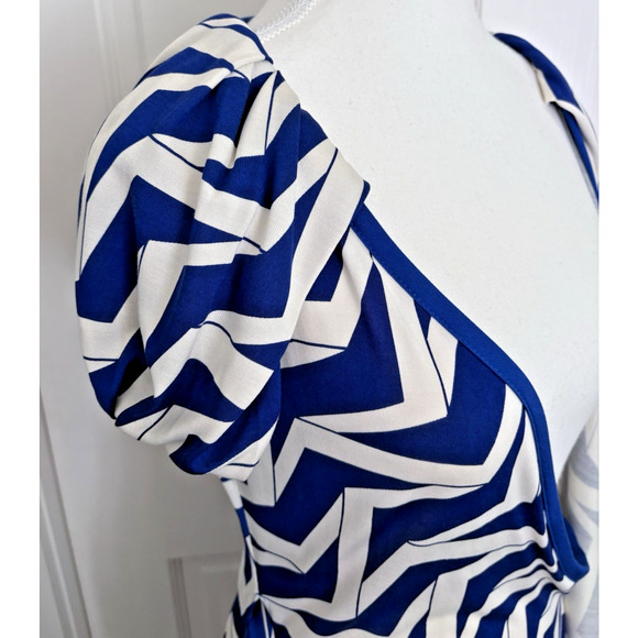 DVF Diane Von Furstenberg Iconic Silk Wrap Dress Betsy Blue White Sz 2 Geometric - Picture 3 of 16